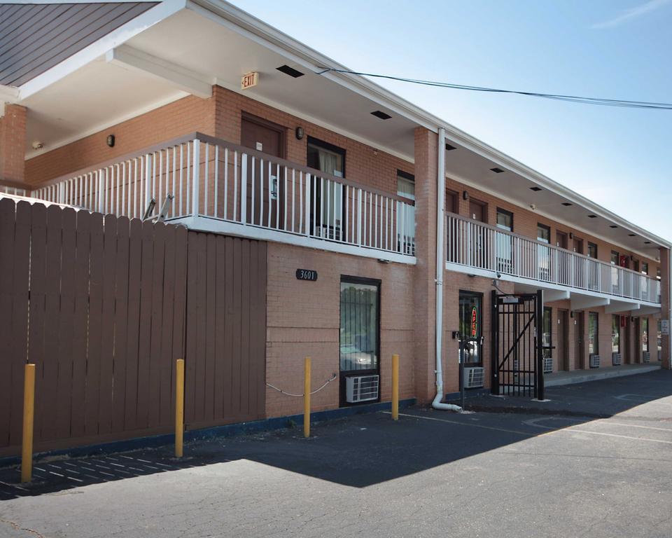 Rodeway Inn Charlotte Downtown Exterior foto